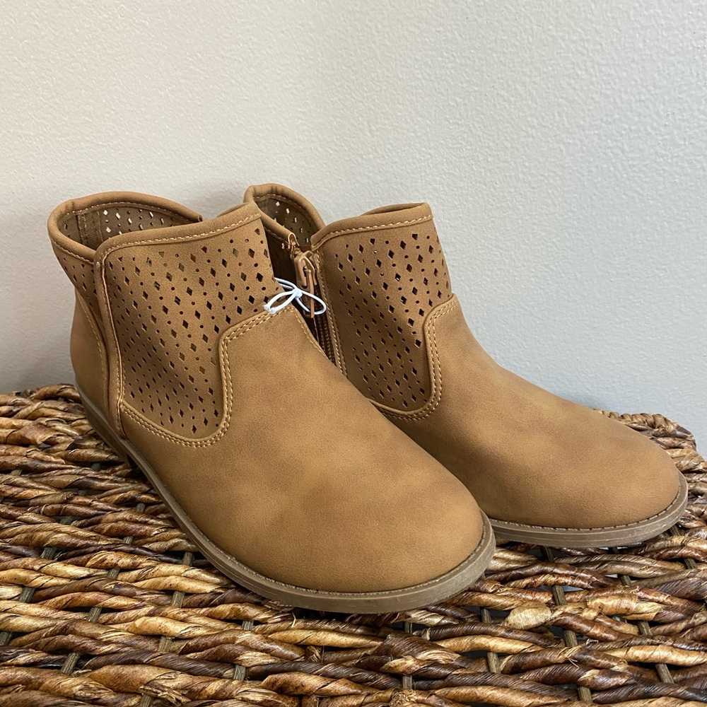 NWT Cat & Jack Brown Ankle Boots
